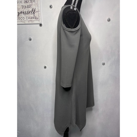 DEEP V OPEN SHOULDER DRESS - Picture 4 of 7